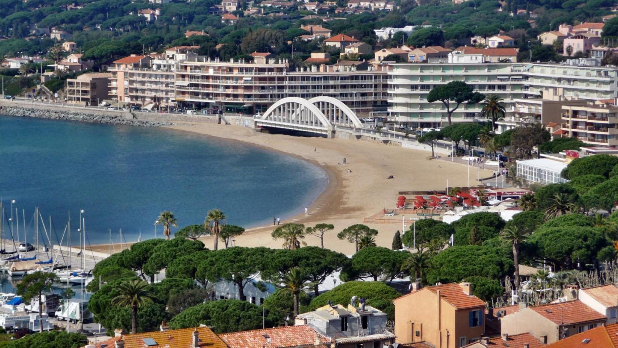 Hotel Les Tourelles Sainte-Maxime Exterior photo